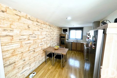 Dom w Argentona, Barcelona, Hiszpania 4 sypialnie, 234 mkw. nr 154108 – zdjęcie 14