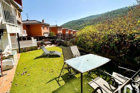 Дом в Аргентона, Барселона, Испания 4 спальни, 234м2 №154108