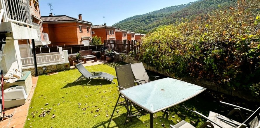 Dom w Argentona, Barcelona, Hiszpania 4 sypialnie, 234 mkw. nr 154108