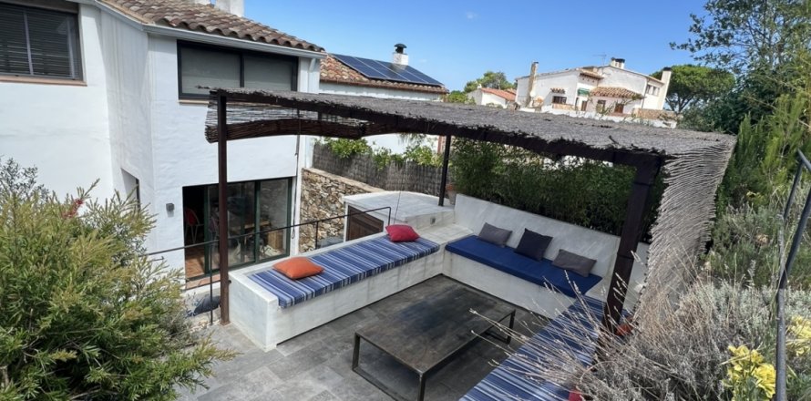 Villa a Begur, Girona, Spagna 4 camere da letto, 227 mq. N° 173323