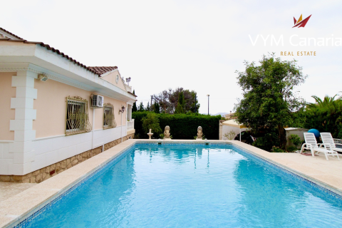 Villa for rent in La Nucia, Alicante, Spain 5 bedrooms, 350 sq.m. No. 191675 - photo 3