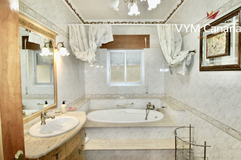 Villa for rent in La Nucia, Alicante, Spain 5 bedrooms, 350 sq.m. No. 191675 - photo 21