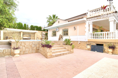Villa in La Nucia, Alicante, Spain 5 bedrooms, 350 sq.m. No. 191675