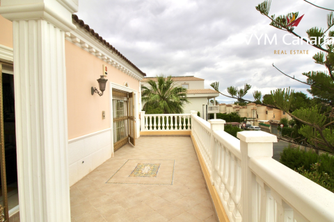 Villa for rent in La Nucia, Alicante, Spain 5 bedrooms, 350 sq.m. No. 191675 - photo 30