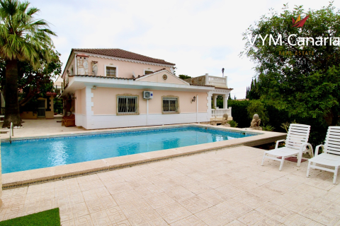 Villa for rent in La Nucia, Alicante, Spain 5 bedrooms, 350 sq.m. No. 191675 - photo 2