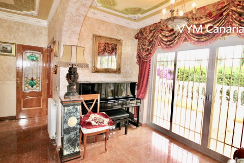 Villa for rent in La Nucia, Alicante, Spain 5 bedrooms, 350 sq.m. No. 191675 - photo 10