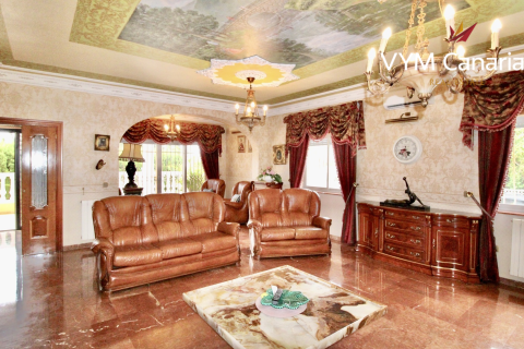 Villa for rent in La Nucia, Alicante, Spain 5 bedrooms, 350 sq.m. No. 191675 - photo 9