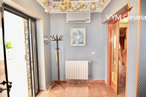 Villa for rent in La Nucia, Alicante, Spain 5 bedrooms, 350 sq.m. No. 191675 - photo 8