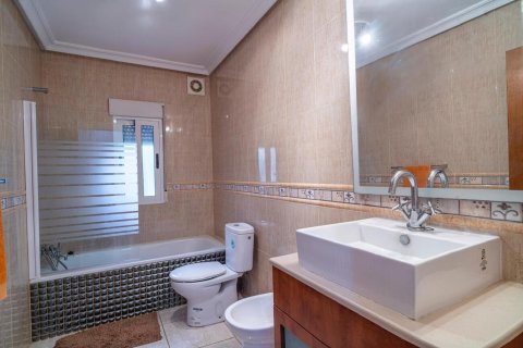 Villa for sale Orihuela, Alicante, Spain 4 bedrooms,  No. 137748 - photo 17