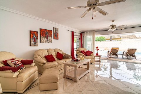 Villa for sale Orihuela, Alicante, Spain 4 bedrooms,  No. 137748 - photo 22