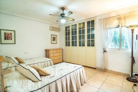 Villa for sale Orihuela, Alicante, Spain 4 bedrooms,  No. 137748 - photo 6