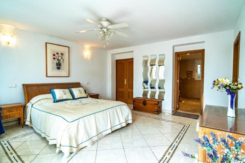 Villa for sale Orihuela, Alicante, Spain 4 bedrooms,  No. 137748 - photo 25