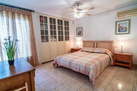 Villa for sale Orihuela, Alicante, Spain 4 bedrooms,  No. 137748 - photo 20