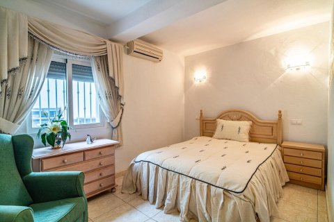 Villa for sale Orihuela, Alicante, Spain 4 bedrooms,  No. 137748 - photo 24