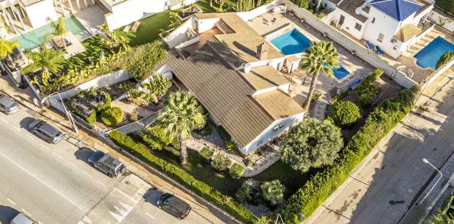 Villa Orihuela, Alicante, Spain 4 bedrooms, No. 137748