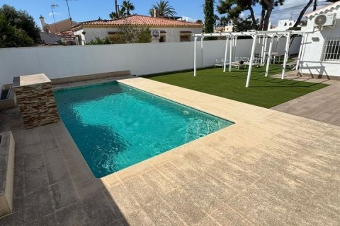 Villa for sale Torrevieja, Alicante, Spain 2 bedrooms,  No. 137749 - photo 2