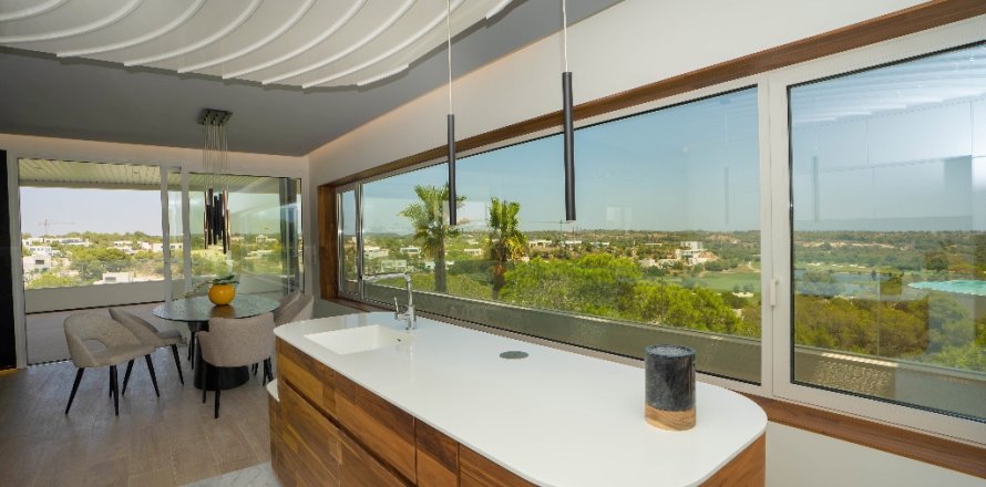 Apartment in Alicante, Spain 3 bedrooms, 139 sq.m. No. 149186