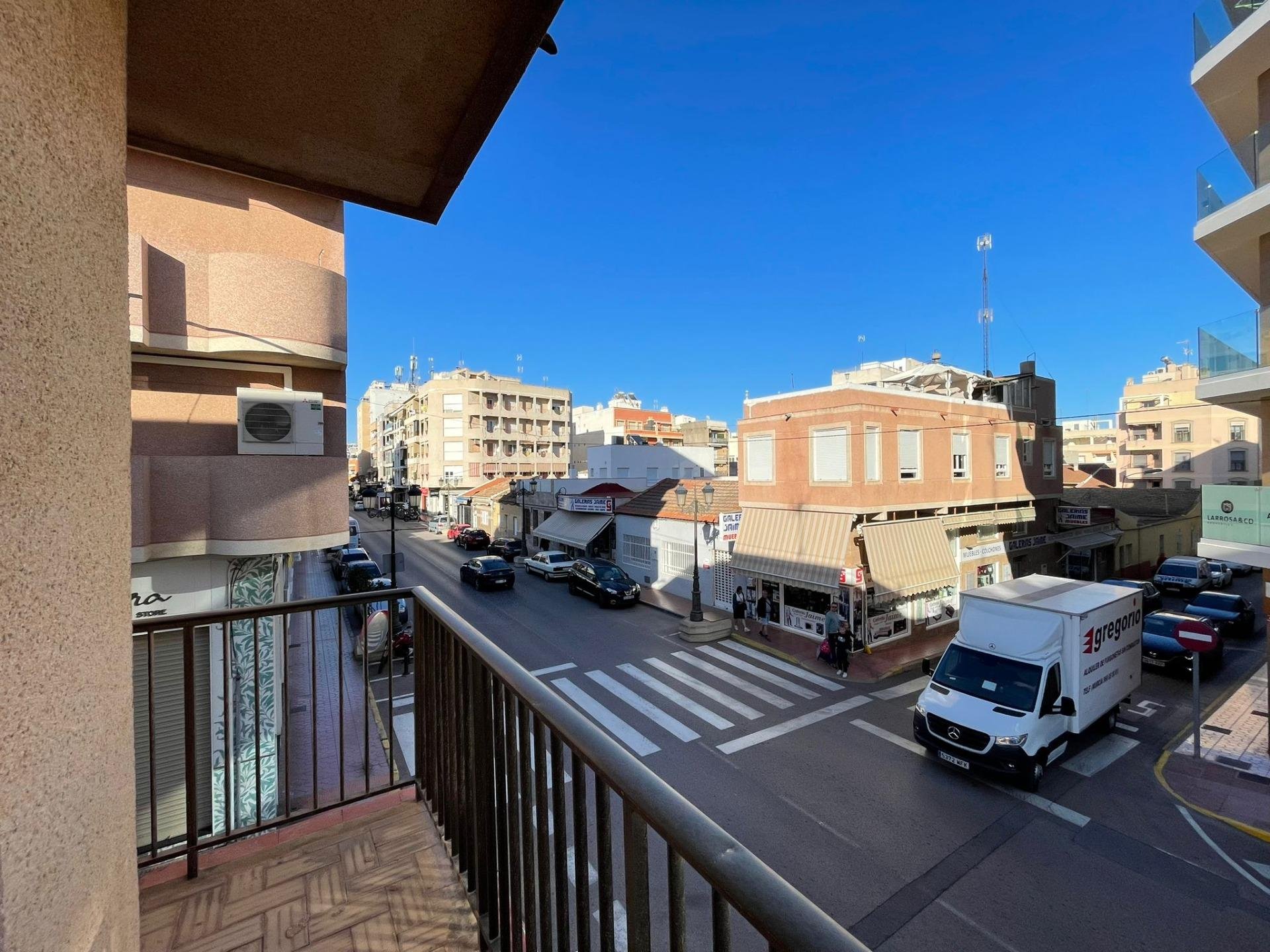Hus i Guardamar del Segura, Alicante, Spanien 11 sovrum, 592 kvm. Nr. 149184