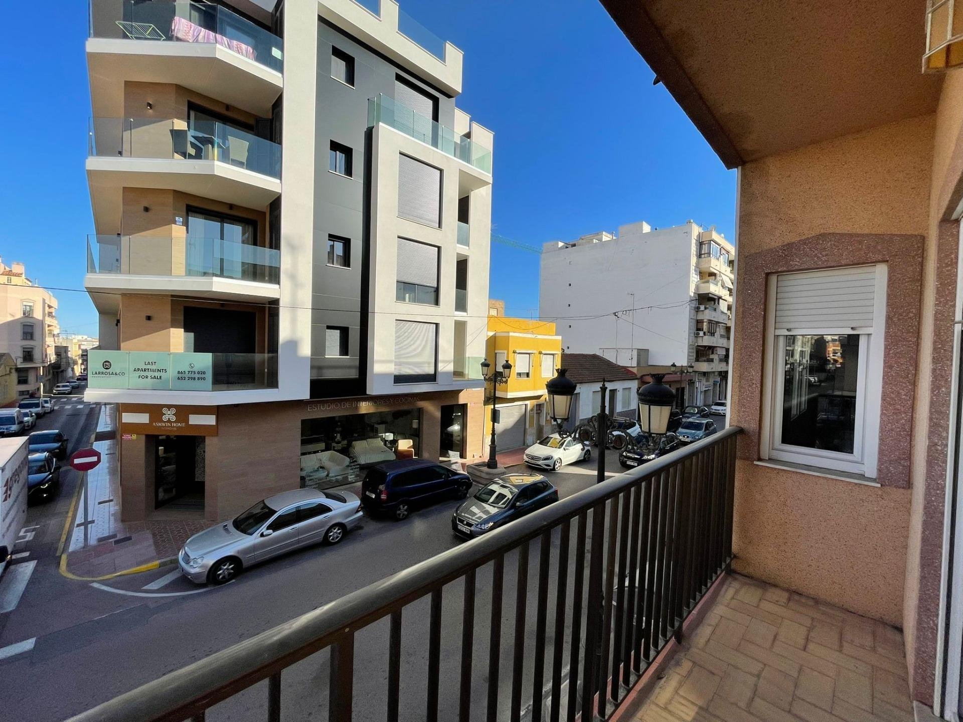 Hus i Guardamar del Segura, Alicante, Spanien 11 sovrum, 592 kvm. Nr. 149184