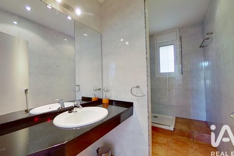 Talo vuokrattavana Roda de Berà, Tarragona, Espanja, 4 makuuhuonetta, 296 m2 No. 173405 - kuva 24