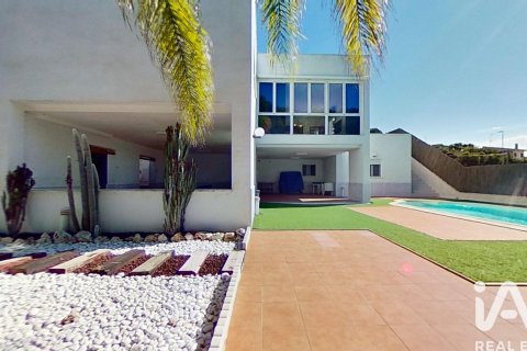 Talo vuokrattavana Roda de Berà, Tarragona, Espanja, 4 makuuhuonetta, 296 m2 No. 173405 - kuva 4
