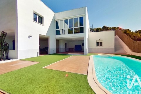 Talo vuokrattavana Roda de Berà, Tarragona, Espanja, 4 makuuhuonetta, 296 m2 No. 173405 - kuva 3