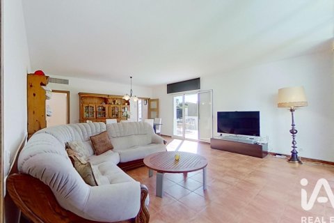 Talo vuokrattavana Roda de Berà, Tarragona, Espanja, 4 makuuhuonetta, 296 m2 No. 173405 - kuva 8