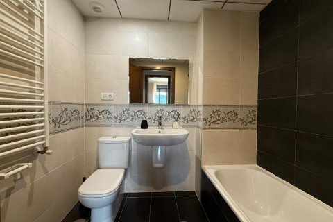 Apartment for rent Alicante, Spain 2 bedrooms, 95 sq.m. No. 133020 - photo 11