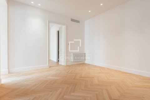 Apartament w Barcelona, Hiszpania 2 sypialnie, 140 mkw. nr 150885 – zdjęcie 14