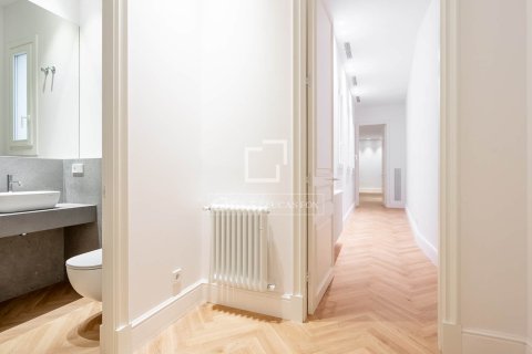 Apartament w Barcelona, Hiszpania 2 sypialnie, 140 mkw. nr 150885 – zdjęcie 17