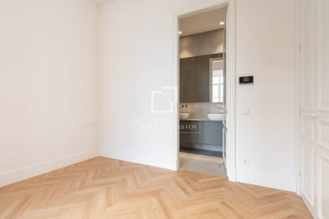 Apartament w Barcelona, Hiszpania 2 sypialnie, 140 mkw. nr 150885 – zdjęcie 27