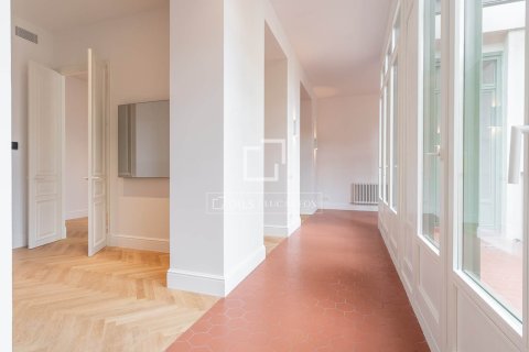 Apartament w Barcelona, Hiszpania 2 sypialnie, 140 mkw. nr 150885 – zdjęcie 23