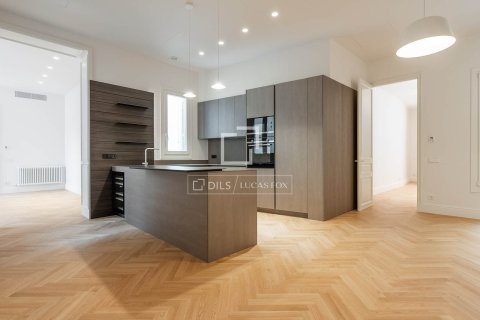 Apartament w Barcelona, Hiszpania 2 sypialnie, 140 mkw. nr 150885 – zdjęcie 2