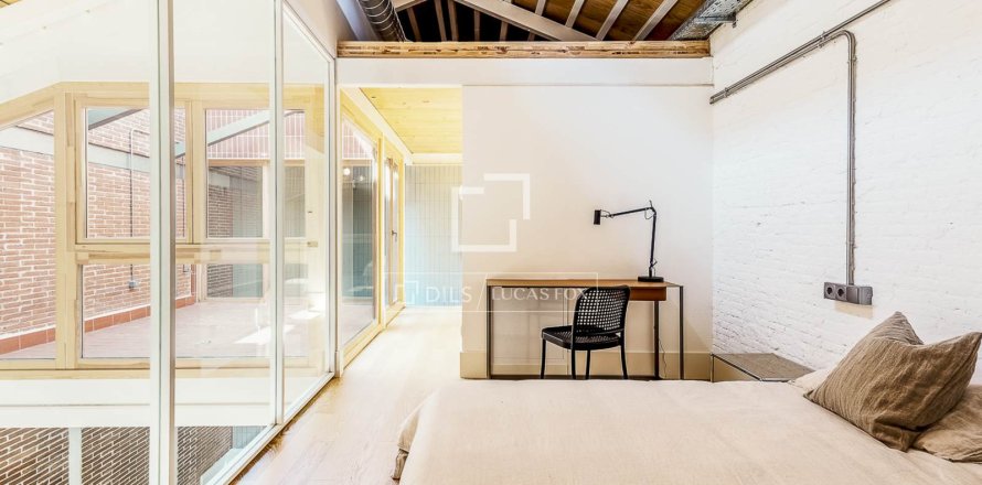 Apartamento en Barcelona, España 2 dormitorios, 109 m2 No. 150881