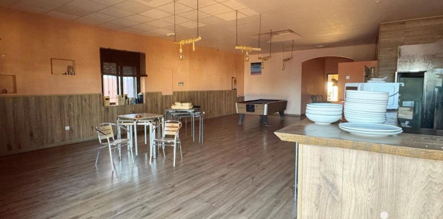 Liikekiinteistö Torredembarra, Tarragona, Espanja 222 m2 No. 153686