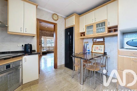 Продажа дома в Эль-Вендрель, Таррагона, Испания 5 спален, 301м2 №152309 - фото 12