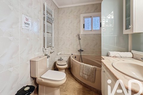 Продажа дома в Эль-Вендрель, Таррагона, Испания 5 спален, 301м2 №152309 - фото 18