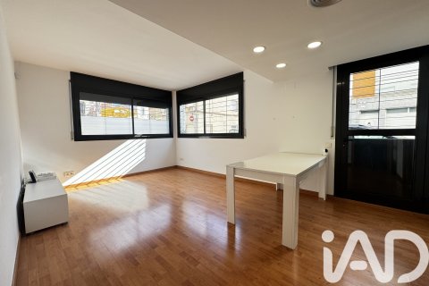 Huoneisto myytävänä Sabadell, Barcelona, Espanja, 2 makuuhuonetta, 75 m2 No. 152308 - kuva 2
