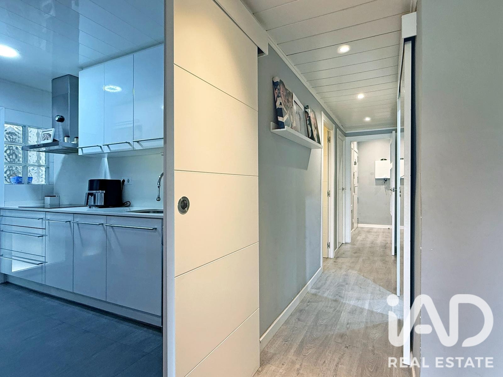 Apartament w Barcelona, Hiszpania 4 sypialnie, 104 mkw. nr 195046