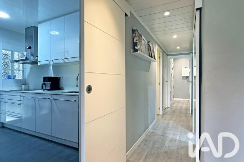 Продажа квартиры в Барселона, Испания 4 спальни, 104м2 №195046 - фото 17
