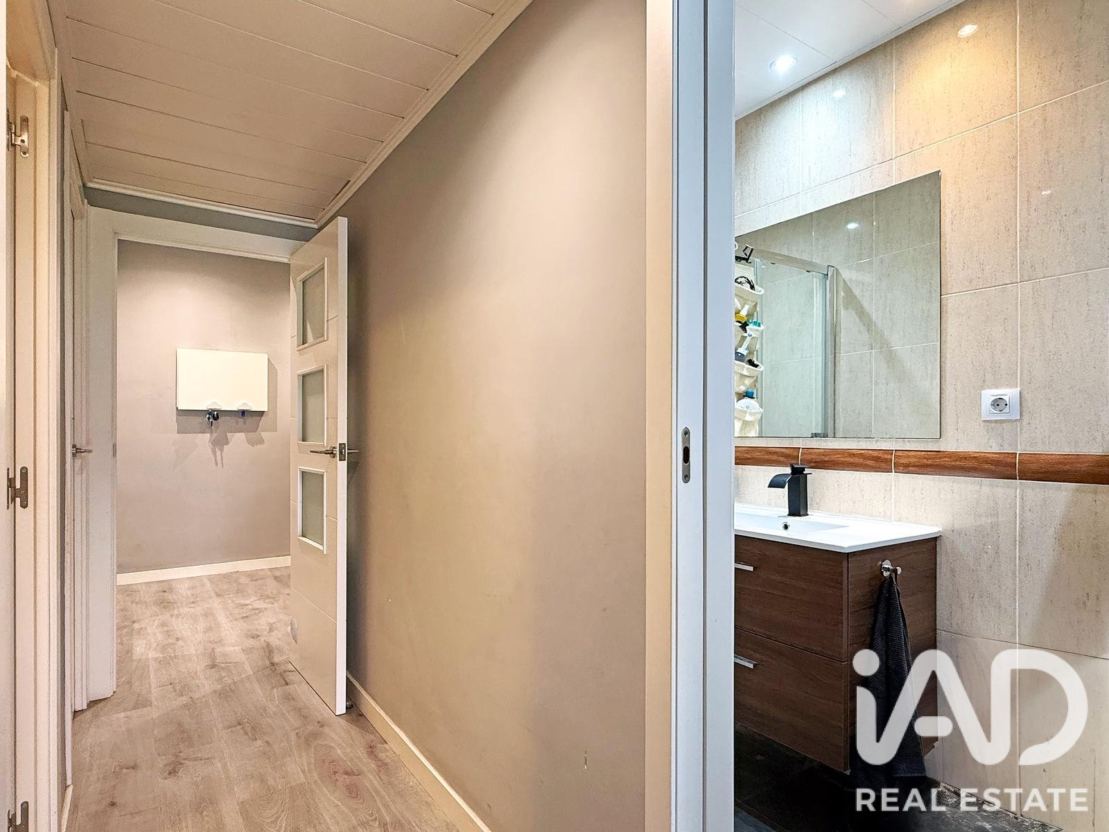 Apartament w Barcelona, Hiszpania 4 sypialnie, 104 mkw. nr 195046