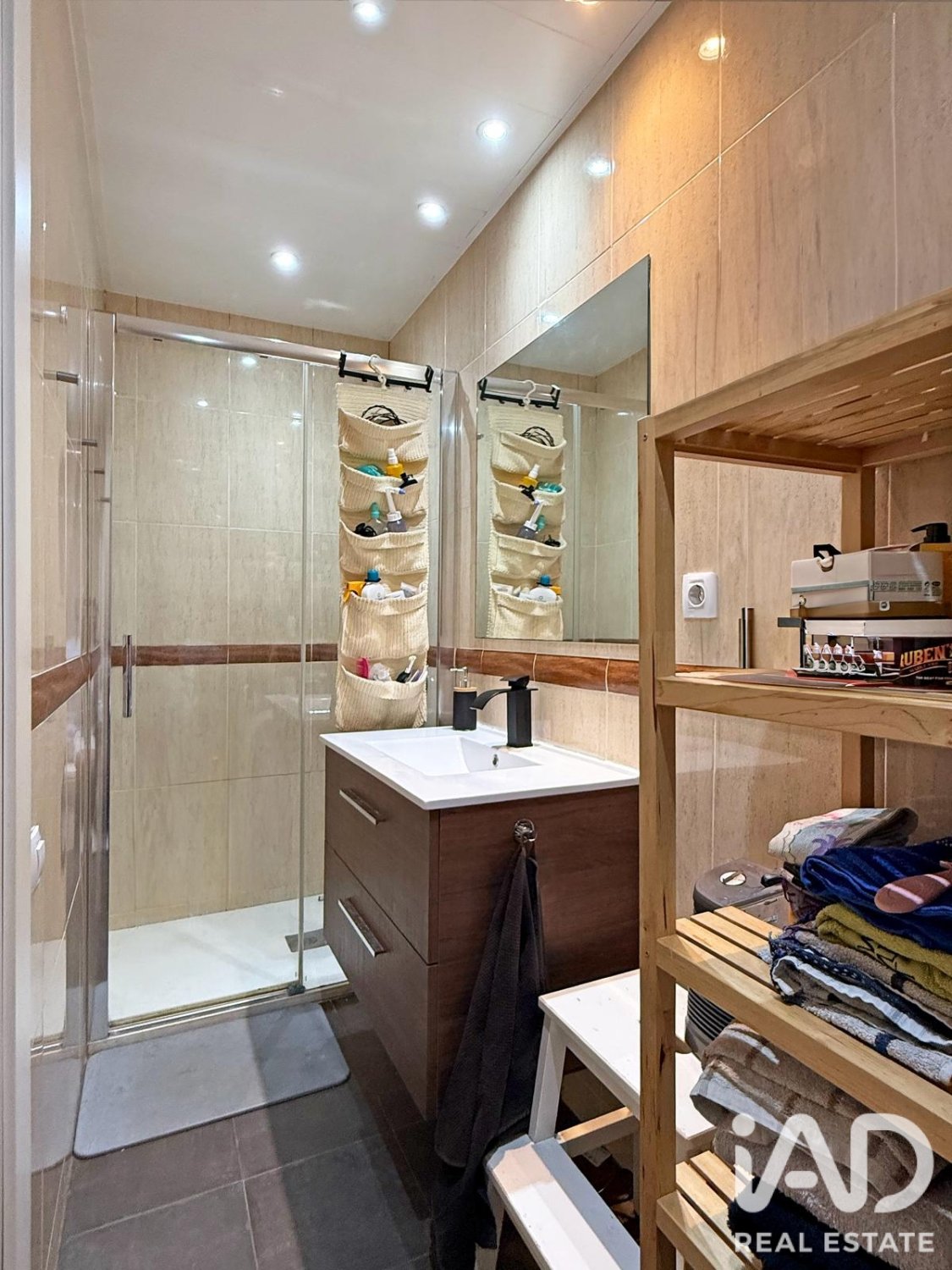 Apartament w Barcelona, Hiszpania 4 sypialnie, 104 mkw. nr 195046