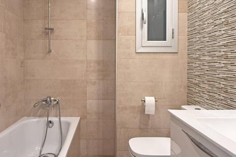 Продажа квартиры в Барселона, Испания 4 спальни, 104м2 №195046 - фото 27
