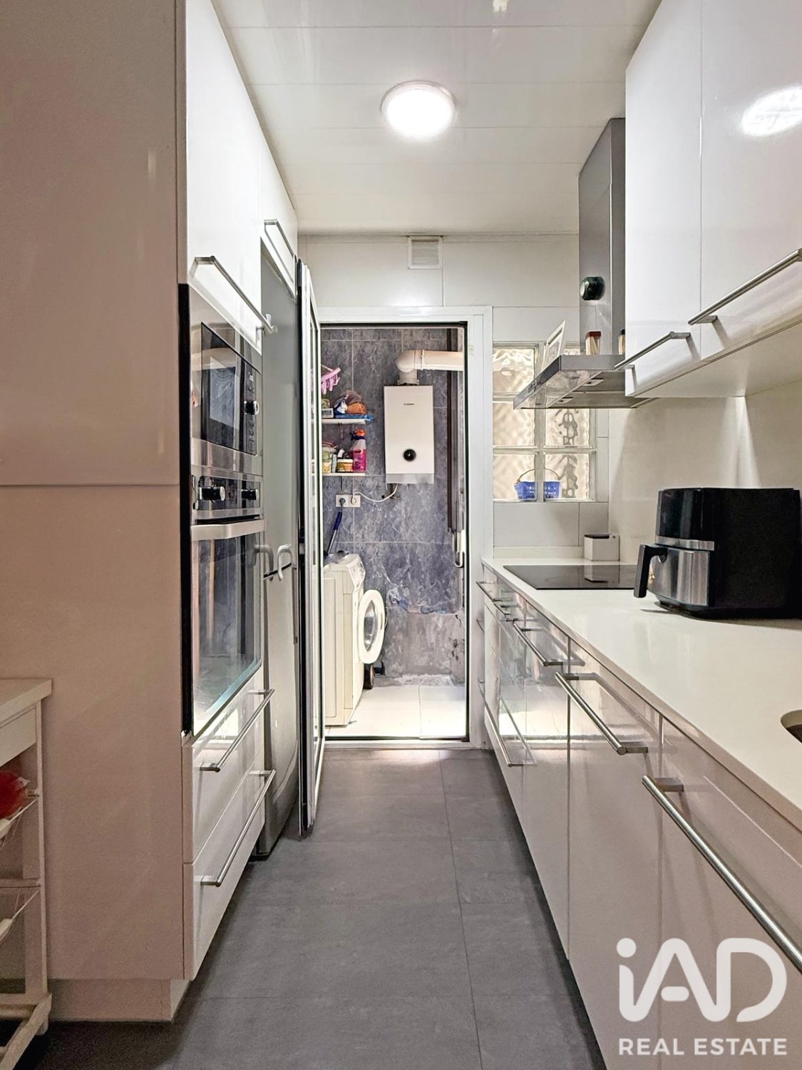 Apartament w Barcelona, Hiszpania 4 sypialnie, 104 mkw. nr 195046