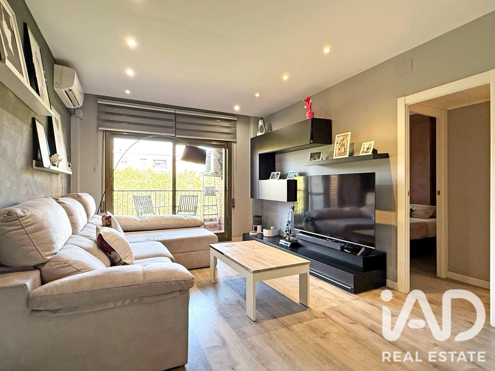 Apartament w Barcelona, Hiszpania 4 sypialnie, 104 mkw. nr 195046