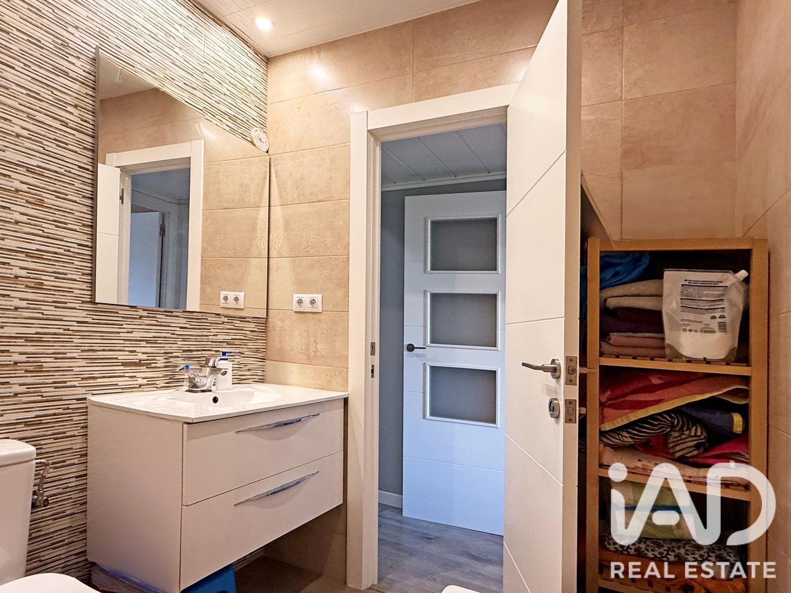 Apartament w Barcelona, Hiszpania 4 sypialnie, 104 mkw. nr 195046