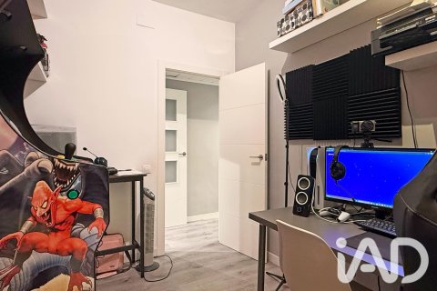 Продажа квартиры в Барселона, Испания 4 спальни, 104м2 №195046 - фото 10