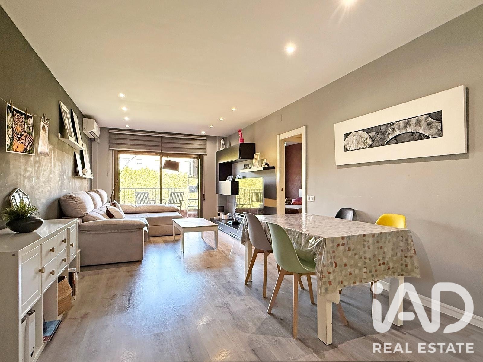 Apartament w Barcelona, Hiszpania 4 sypialnie, 104 mkw. nr 195046