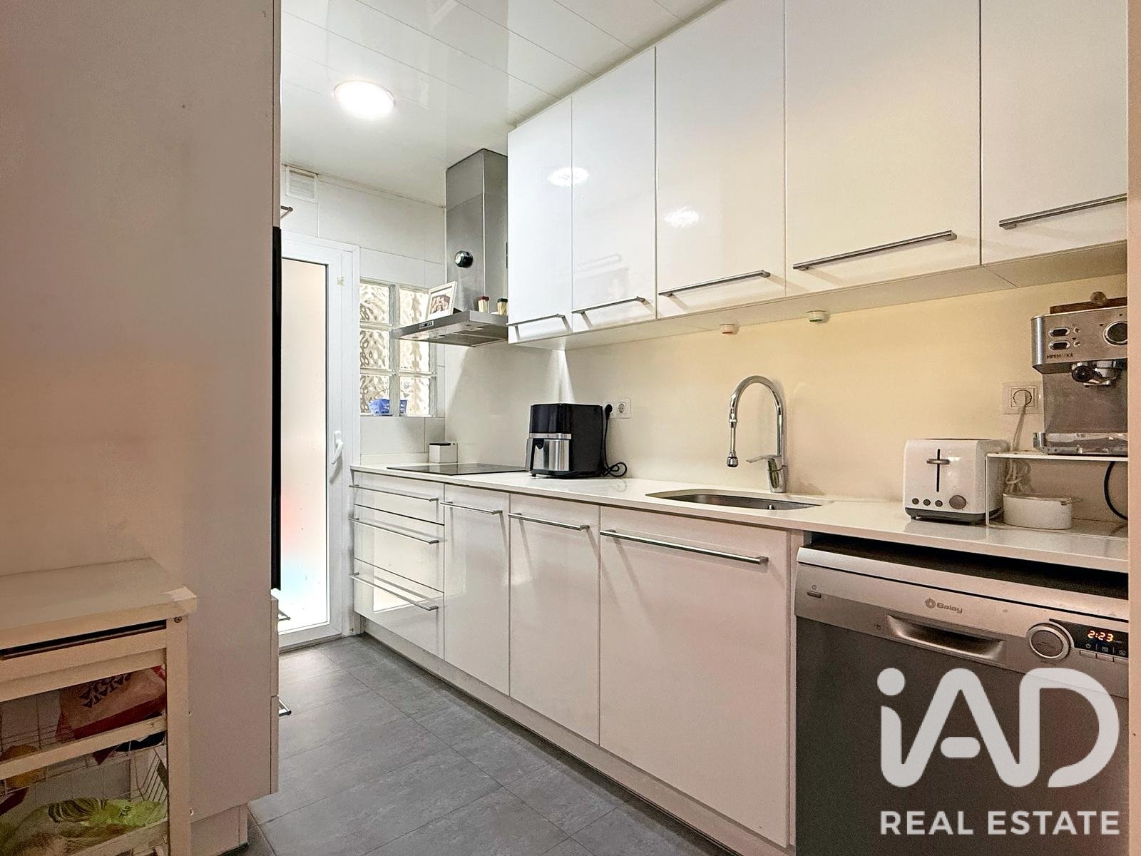 Apartament w Barcelona, Hiszpania 4 sypialnie, 104 mkw. nr 195046