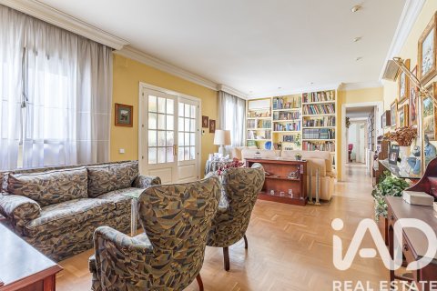 Apartment à Madrid, Espagne 4 chambres, 142 m2 No. 188280